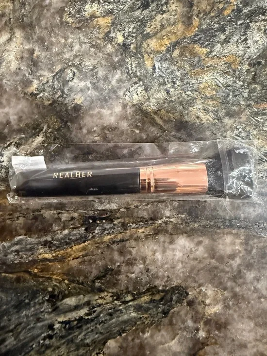 RealHer

"Perfectly Imperfect" Vegan Brush
 NWT - Picture 5 of 7